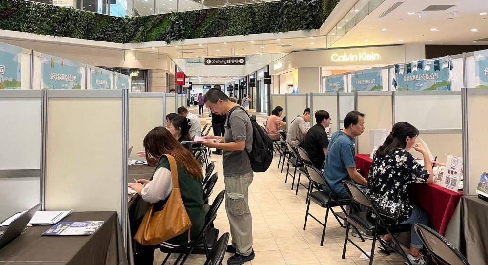 《圖說》就博會廠商徵才面談。〈勞工局提供〉