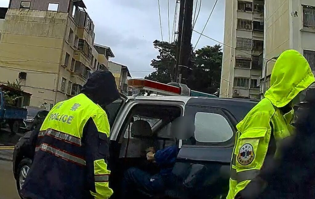 %E7%99%BE%E6%AD%B2%E4%BA%BA%E7%91%9E%E9%9B%A8%E5%A4%A9%E5%A4%96%E5%87%BA%E8%B7%8C%E5%80%92%E5%81%A5%E5%BA%B7%E8%AD%A6%E9%BC%8E%E5%8A%9B%E5%8D%94%E5%8A%A9%E5%85%B6%E5%B0%B1%E9%86%AB