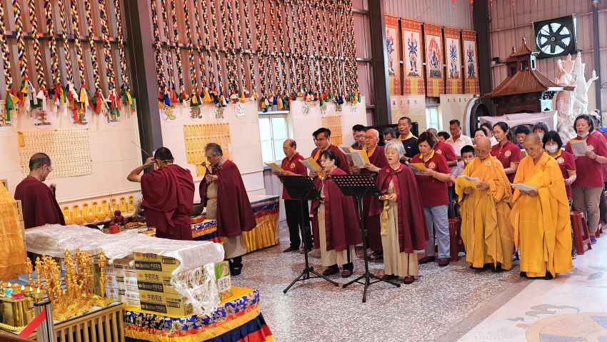 《圖說》世界佛教正心會於教孝月啟建地藏法會，法會前一天舉辦引魂法會，祈願冥陽兩利、福慧圓滿、共沐佛恩，早證菩提。〈正心會提供〉