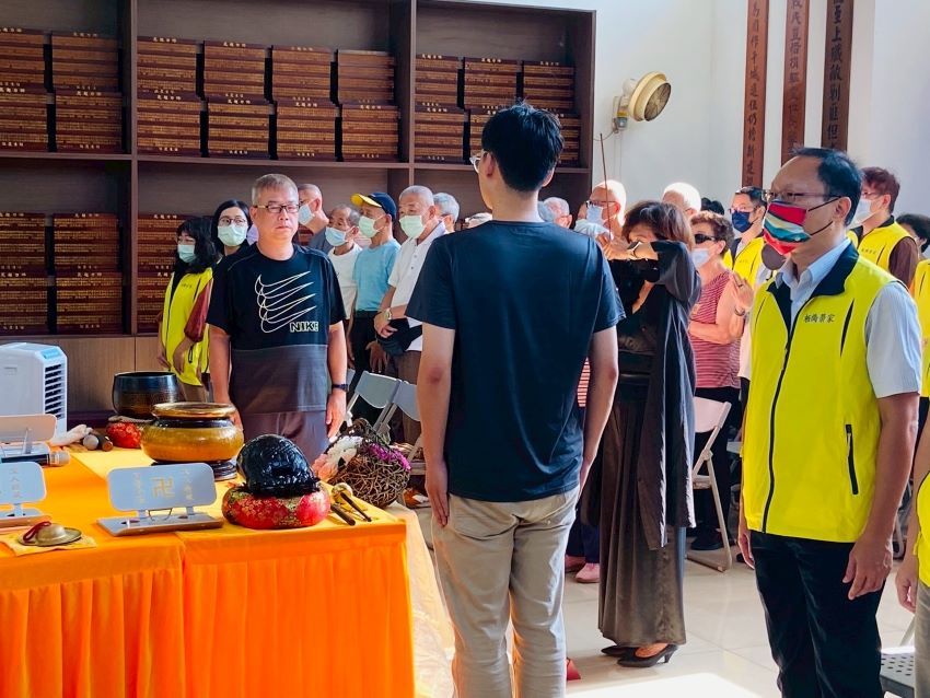 《圖說》板橋榮家舉辦中元祭祀超渡亡靈法會，由家主任陳桂美主任擔任主祭。〈板橋榮家提供〉