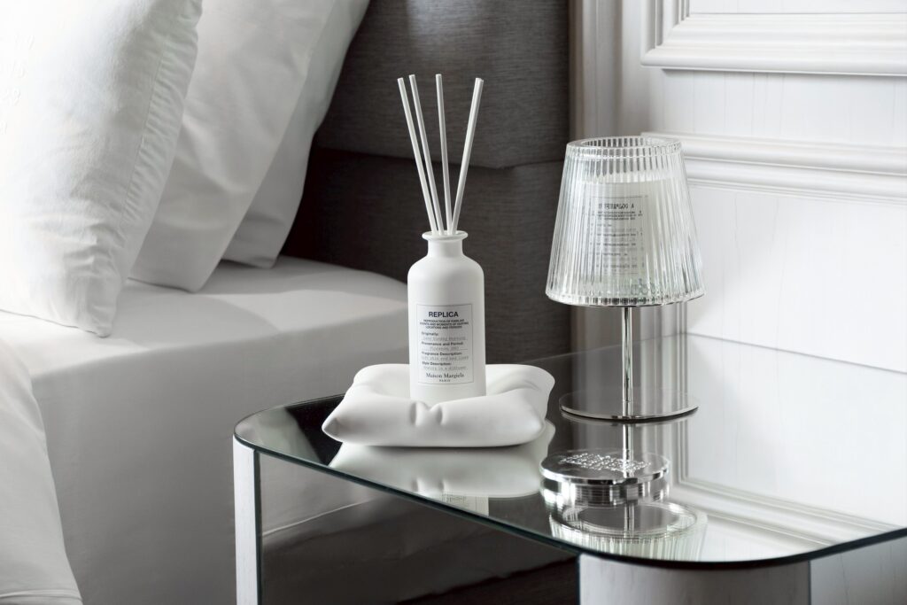 5. %E7%B0%A1%E7%B4%84%E6%91%A9%E7%99%BB%E7%9A%84%E8%89%BE%E7%BE%8E%E5%A5%97%E6%88%BF%EF%BC%8C%E6%90%AD%E9%85%8DMaison Margiela%E9%A6%99%E6%B0%9B%EF%BC%8C%E7%87%9F%E9%80%A0%E7%8D%A8%E7%89%B9%E6%B2%89%E6%B5%B8%E6%B0%9B%E5%9C%8D