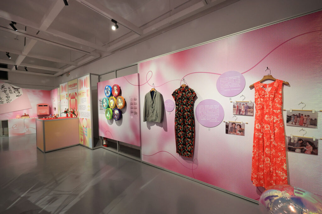 %E6%84%9B%E6%83%85%E4%BF%A1%E7%89%A9%E4%BB%B6%E5%8D%80%E6%9C%89%E4%BD%9C%E5%AE%B6%E6%A5%8A%E5%8F%8C%E5%AD%90%E8%88%87%E8%B3%B4%E5%BA%AD%E8%8D%B7%E7%9A%84%E6%84%9B%E6%83%85%E6%95%85%E4%BA%8B%E7%B4%85%E6%B4%8B%E8%A3%9D%E6%98%AF%E4%BD%9C%E5%AE%B6%E5%8A%89%E5%86%A0%E5%90%9F%E6%AF%8D%E8%A6%AA%E5%9B%9B%E5%A7%8A%E5%A6%B9%E7%9A%84%E5%A9%9A%E7%A6%AE 0 1024x683 1