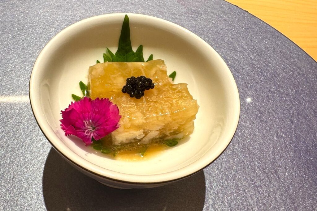 JR%E5%9C%96%E8%AA%AA7 %E4%B9%9D%E7%B9%AA%E9%AD%9A%E7%85%AE%E5%87%8D%E6%99%B6%E7%91%A9%E5%87%9D%E8%84%82%E4%B8%AD%E5%B0%81%E5%AD%98%E9%AD%9A%E8%82%89%E7%94%98%E9%A6%99%E4%B8%A6%E4%BB%A5%E9%AD%9A%E5%AD%90%E9%86%AC%E9%BB%9E%E7%B6%B4 1024x683 1