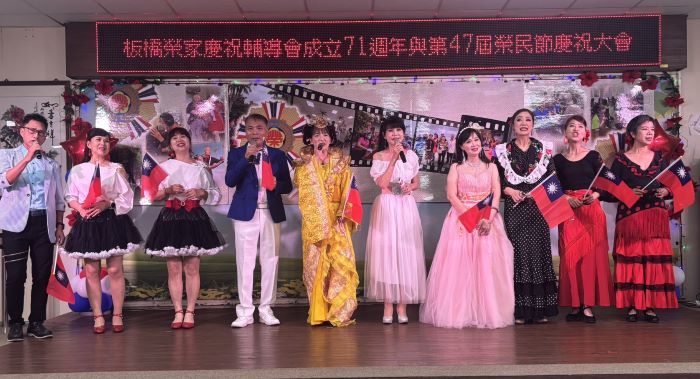 《圖說》麗馨樂舞集精彩表演。〈板橋榮家提供〉