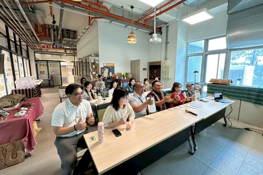 中原大學設計學院原住民專班舉辦「原民文化產業暨設計專題職涯沙龍講座」 6 02%E4%B8%AD%E5%8E%9F%E5%A4%A7%E5%AD%B8%E8%A8%AD%E8%A8%88%E5%AD%B8%E9%99%A2%E5%8E%9F%E4%BD%8F%E6%B0%91%E5%B0%88%E7%8F%AD