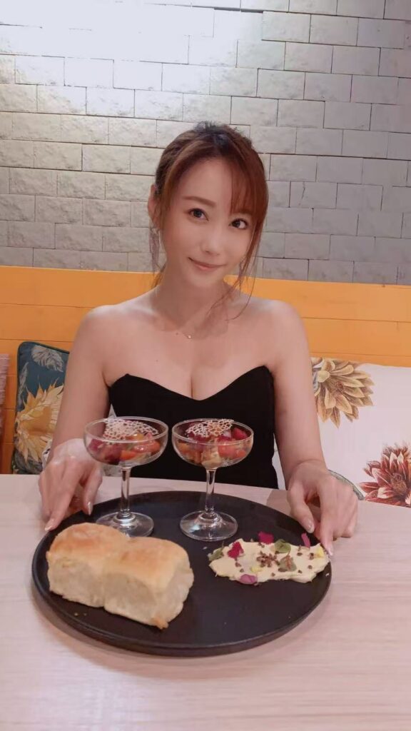 S 770039824 0 576x1024 1