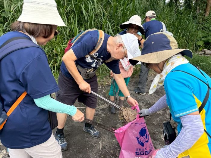 《圖說》新店溪水環境巡守隊結合在地居民與志工守護環境。〈環保局提供〉