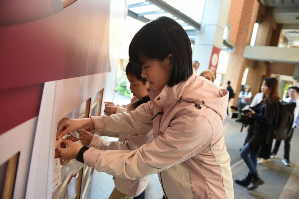 06 %E7%AB%B6%E8%B3%BD%E5%93%A1%E6%8E%9B%E4%B8%8A%E7%A5%88%E9%A1%98%E5%8D%A1 0