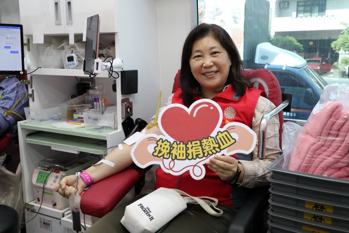《圖說》榮服處總幹事吳曉慧參與捐血，以實際行動支持公益。〈主辦單位提供〉