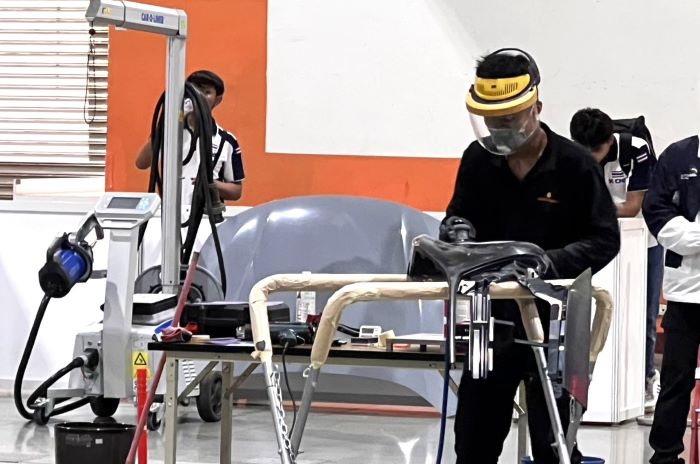 《圖說》南強工商汽車板金科呂彥均比賽照片。〈教育局提供〉