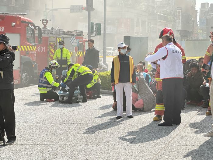 《圖說》大規模自衛消防編組示範演練。〈消防局提供〉