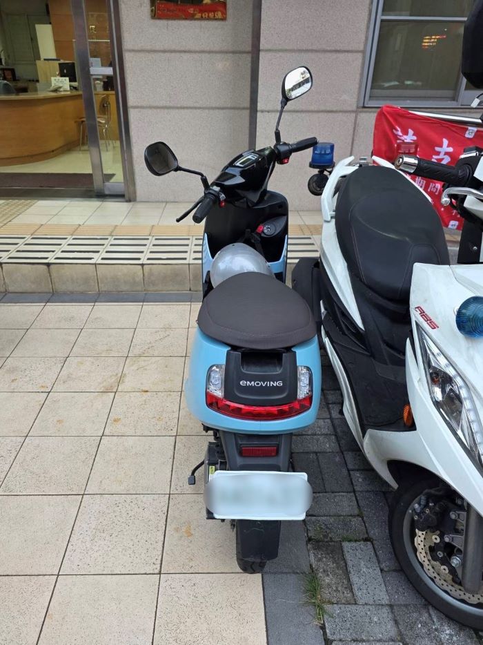 《圖說》呂姓男子騎乘的微型電動二輪車。〈中和分局提供〉