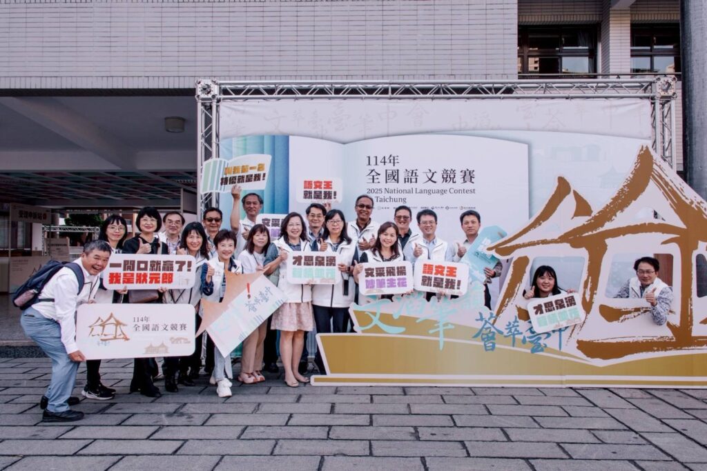 01%E6%95%99%E8%82%B2%E9%83%A8%E5%8F%8A%E6%95%99%E8%82%B2%E5%B1%80%E9%95%B7%E5%AE%98%E6%96%BC%E8%B3%BD%E5%89%8D%E8%87%B3%E8%B3%BD%E5%A0%B4%E5%8B%98%E6%9F%A5 0