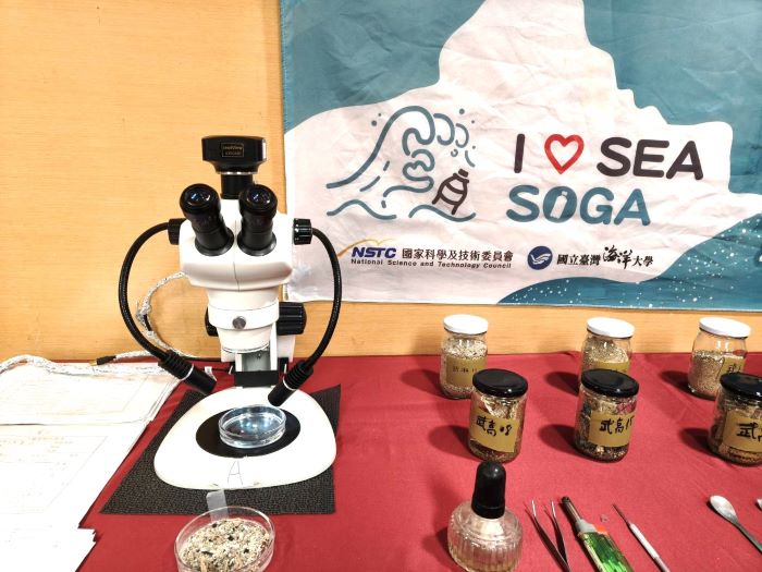 《圖說》「海洋公民科學家」培育計畫記者會現場儀器。〈記者葉柏成攝〉