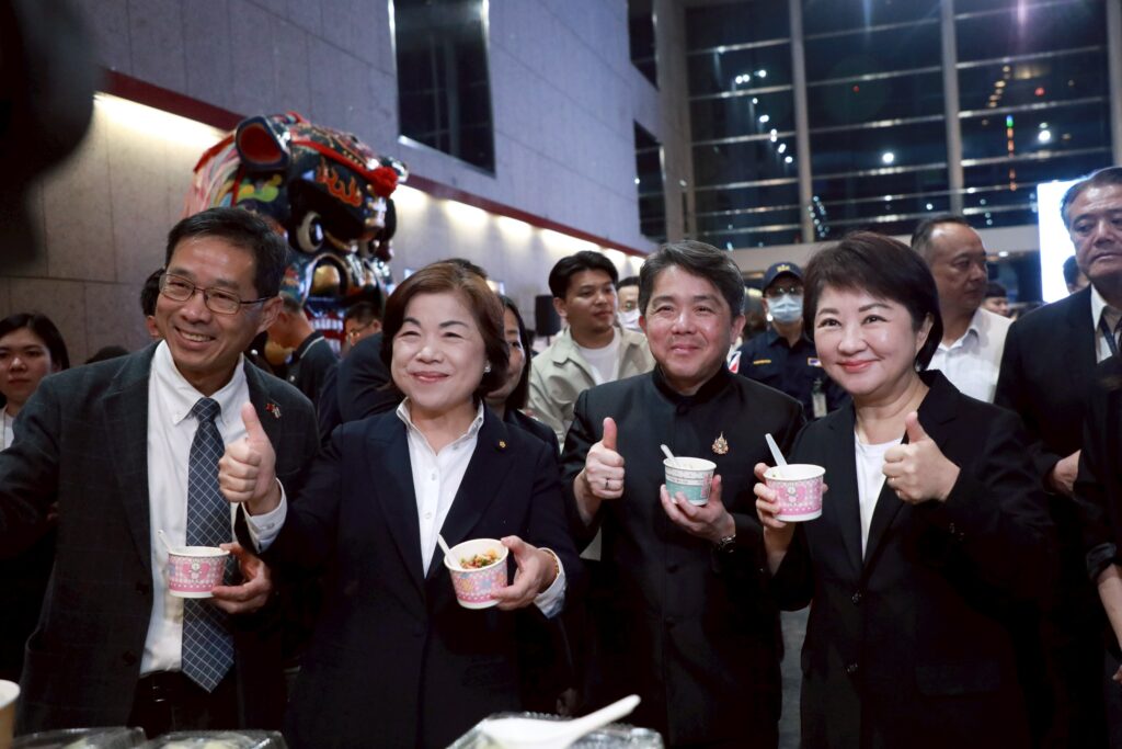 %E7%9B%A7%E5%B8%82%E9%95%B7%E8%AA%AA %E5%8F%B0%E4%B8%AD%E6%97%A9%E5%B7%B2%E6%88%90%E7%82%BA%E6%B3%B0%E5%9C%8B%E7%BE%8E%E9%A3%9F%E8%88%87%E5%A4%9A%E5%85%83%E6%96%99%E7%90%86%E7%9A%84%E5%A4%A9%E5%A0%82