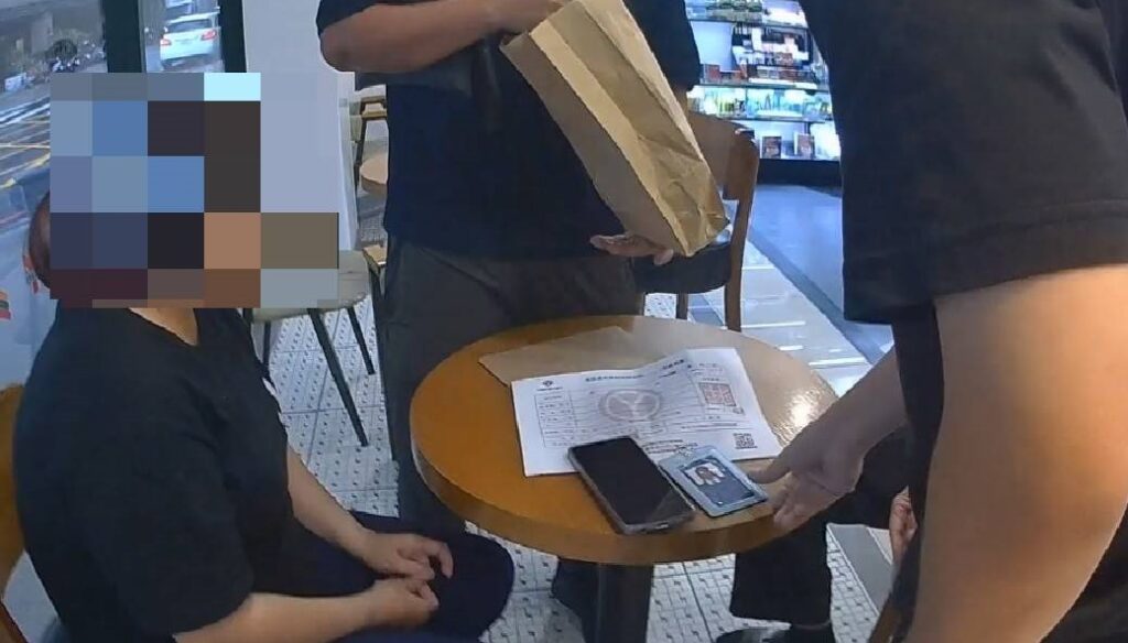 %E8%80%81%E7%BF%81%E7%AC%AC%E4%B8%89%E5%BA%A6%E9%9D%A2%E4%BA%A4%E5%85%AD%E5%8D%81%E8%90%AC%E5%85%83%E4%BD%95%E5%AE%89%E8%AD%A6%E7%95%B6%E5%A0%B4%E5%B0%87%E5%A5%B3%E8%BB%8A%E6%89%8B%E9%80%AE%E6%8D%95