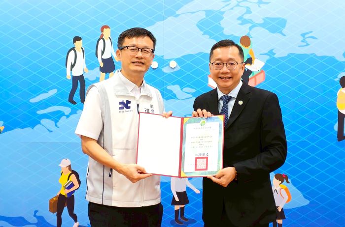 《圖說》聘用高等教育國際合作基金會林子斌執行長為高中雙辦顧問。〈教育局提供〉