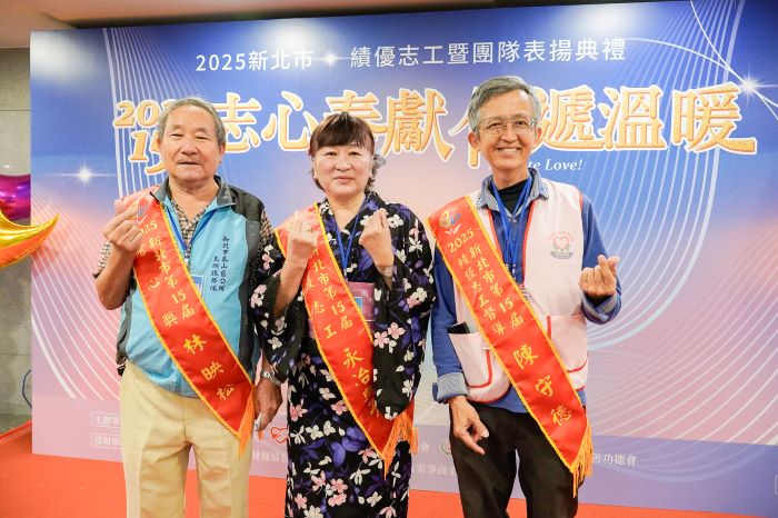 《圖說》三位分享的績優志工&nbsp; 右起陳守德、永冶典子、林映松。〈社會局提供〉