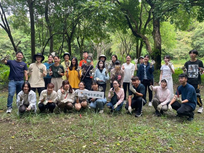 《圖說》阿里磅生態農場與新北環保局合作推動青年環境教育培力，體驗綠領職業。〈環保局提供〉