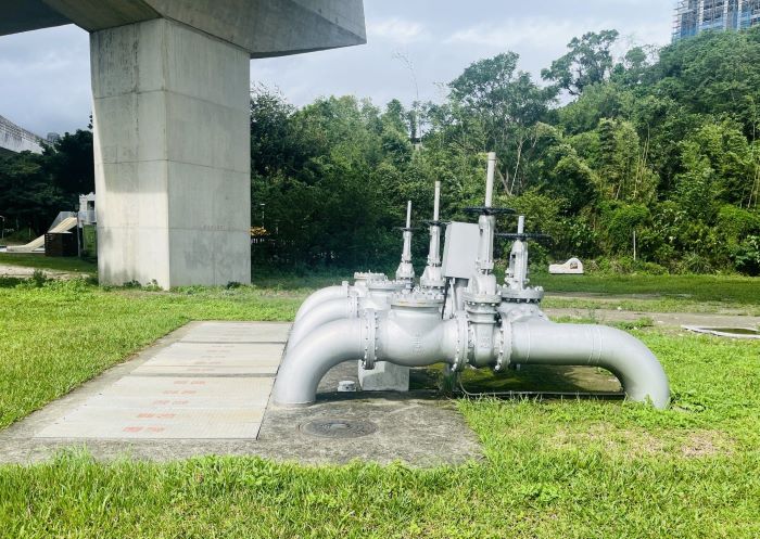 《圖說》鶯歌礫間地下淨水設施曝氣管路提供池槽大量空氣。〈水利局提供〉