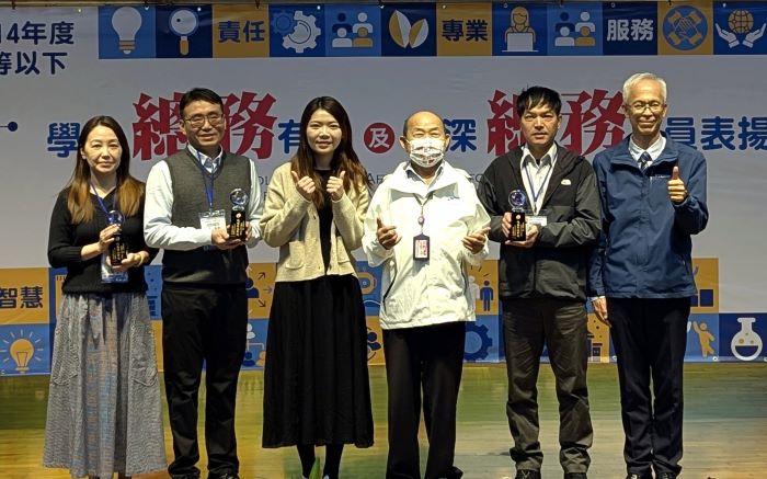 《圖說》總務有功學校合照。〈教育局提供〉