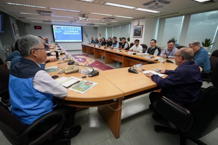 《圖說》新北水利局在今日於「114年度廉政會報暨機關安全維護會報」發表防貪指引手冊。〈水利局提供〉