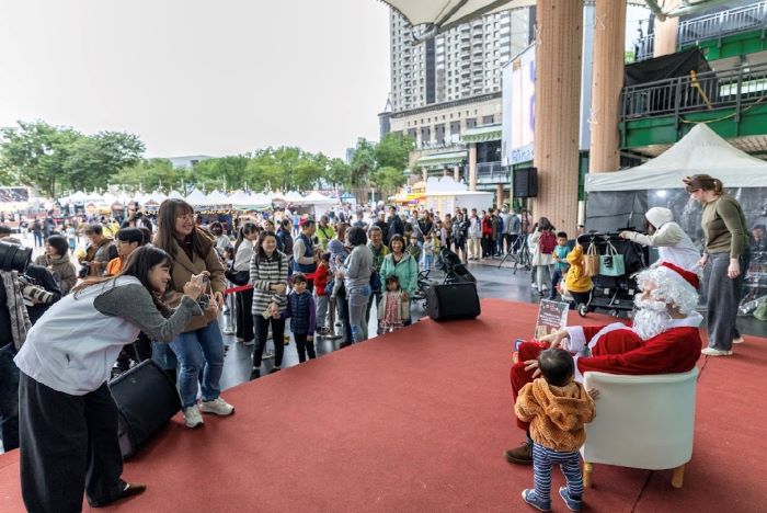 《圖說》活動三天都有溫馨快樂的耶誕老人與大家相見歡，邀請大家相約來歡慶美好耶誕佳節。〈觀旅局提供〉