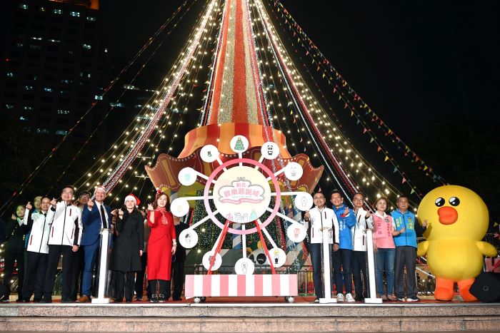 《圖說》第二支全新雷射光雕秀啟動儀式合影。〈觀旅局提供〉