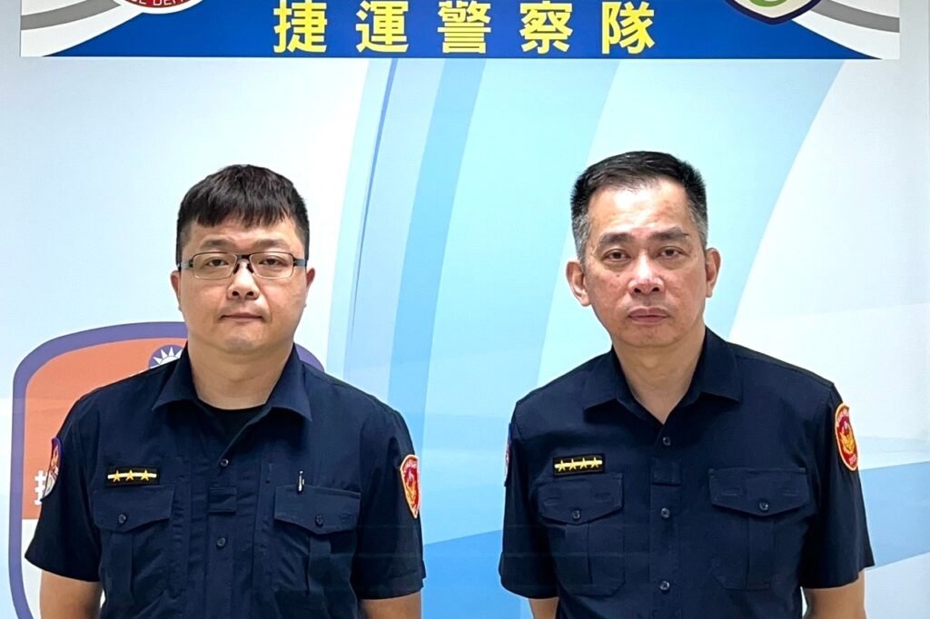 八旬老翁深夜忘記回家路  捷警靠一把鑰匙循線找到住處  順利護送返家