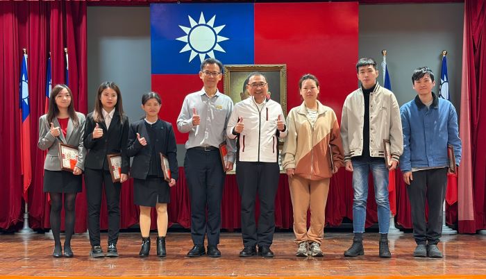 《圖說》市長侯友宜頒獎于聯防攔阻詐欺案件有功人員。〈警察局提供〉