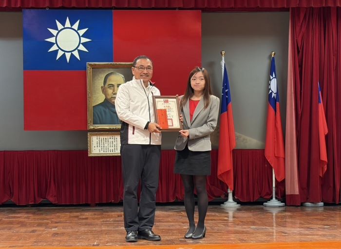 《圖說》市長侯友宜頒獎于聯防攔阻詐欺案件有功人員二。〈警察局提供〉