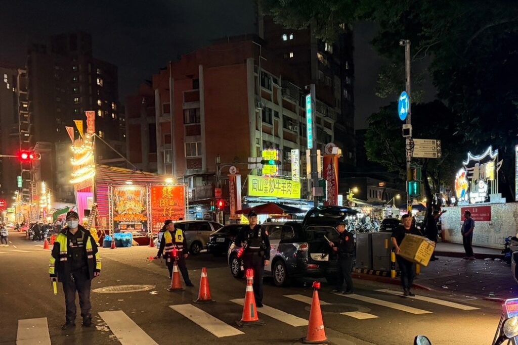 艋舺青山宮遶境前淨化治安  萬華警擴大臨檢治安場所宣示維安決心
