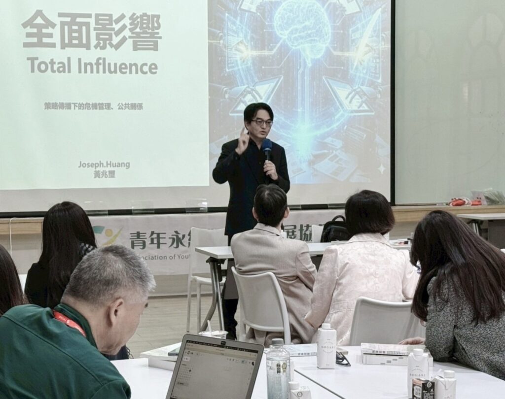 %E5%9C%96%E8%AA%AA%E4%B8%80%EF%BC%9A%E9%BB%83%E5%85%86%E7%92%BD%E6%8C%87%E5%87%BA%EF%BC%8C%E5%BE%9E%E5%82%B3%E7%B5%B1%E5%AA%92%E9%AB%94%E6%99%82%E4%BB%A3%E6%93%94%E4%BB%BB%E8%A8%98%E8%80%85%EF%BC%8C%E5%88%B0%E6%BC%94%E7%AE%97%E6%B3%95%E6%99%82%E4%BB%A3%E5%BE%9E%E4%BA%8B%E5%85%AC%E9%97%9C%E8%88%87%E5%8D%B1%E6%A9%9F%E8%99%95%E7%90%86%E5%B7%A5%E4%BD%9C