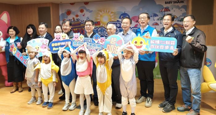 《圖說》新北市元旦升旗活動記者會合影二。〈記者葉柏成攝〉