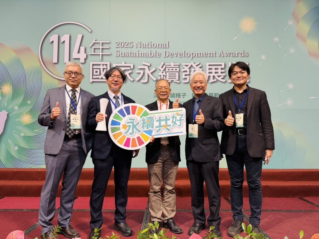 %E5%9C%96%E8%AA%AA%E4%B8%80%EF%BC%8C%E6%9D%B1%E6%B5%B7%E5%A4%A7%E5%AD%B8%E4%BB%A5%E5%A4%9A%E5%B9%B4%E6%B7%B1%E8%80%95%E6%B0%B8%E7%BA%8C%E6%95%99%E8%82%B2%E3%80%81%E8%B7%A8%E5%9F%9F%E6%B2%BB%E7%90%86%E8%88%87%E7%A4%BE%E6%9C%83%E5%AF%A6%E8%B8%90%E7%9A%84%E6%88%90%E6%9E%9C%EF%BC%8C%E6%A6%AE%E7%8D%B2%E8%A1%8C%E6%94%BF%E9%99%A2%E5%9C%8B%E5%AE%B6%E6%B0%B8