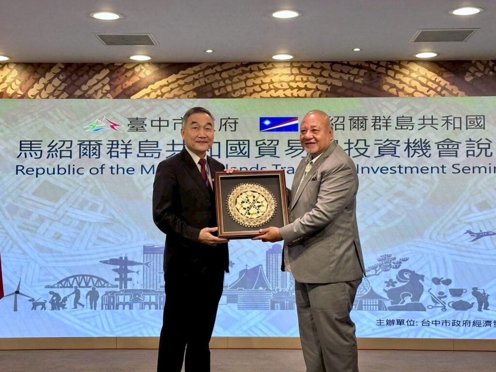 %E4%B8%AD%E5%B8%82%E5%BA%9C%E8%88%87%E9%A6%AC%E7%B4%B9%E7%88%BE%E8%A8%AA%E5%9C%98%E8%87%B4%E8%B4%88%E7%A6%AE%E5%93%81 0