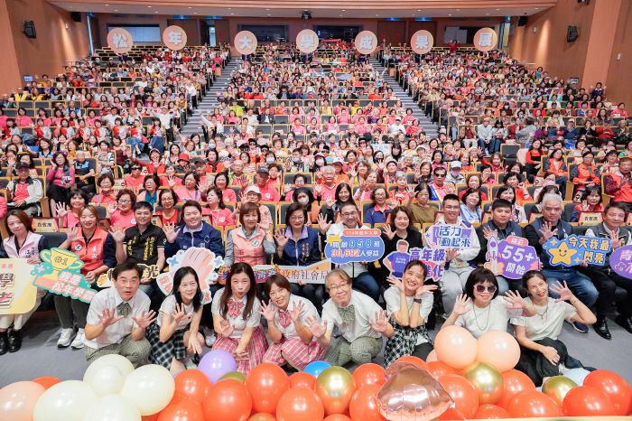 《圖說》新北市松年大學動態成果展今日在市府3樓多功能集會堂登場。〈社會局提供〉