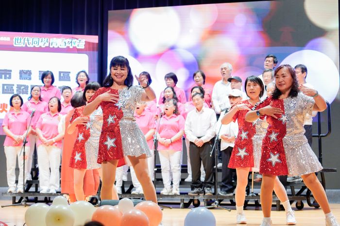《圖說》鶯歌區永吉社區發展協會帶來合唱及舞蹈成果演出。〈社會局提供〉