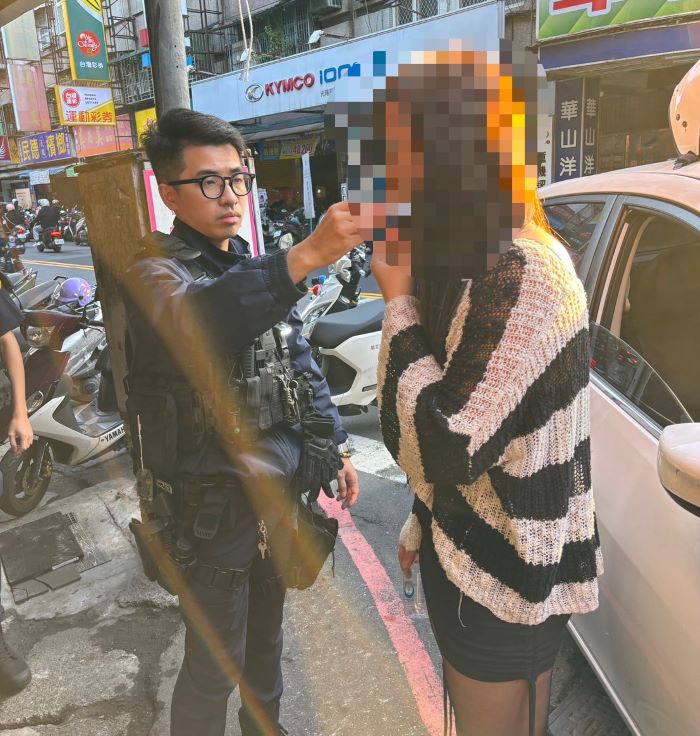 停等紅燈神情慌張    新莊警鷹眼查出毒駕攜毒品