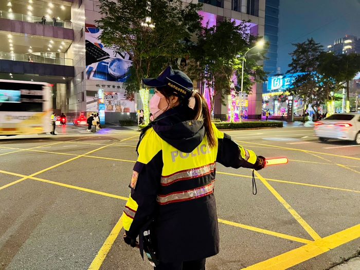 《圖說》海山警維護現場秩序的同時，也進行交通安全交管。〈海山分局提供〉