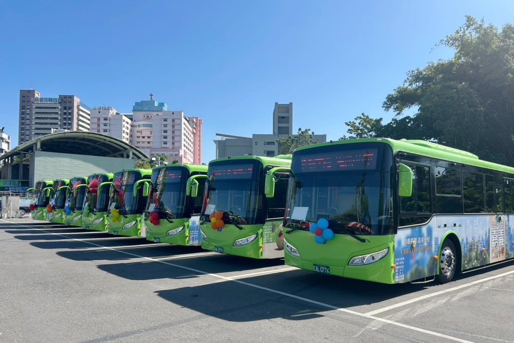 嘉義縣首採購華德動能新電巴上路  全新充電場站同步啟用
