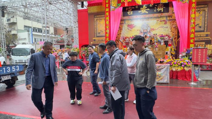 《圖說》樹林濟安宮酬恩祈安五朝圓醮徒步賜福遶境活動，多處重要幹道周邊區域，預期將出現人潮聚集與短暫壅塞情形，用路人行前請先規劃好路線。〈樹林分局提供〉