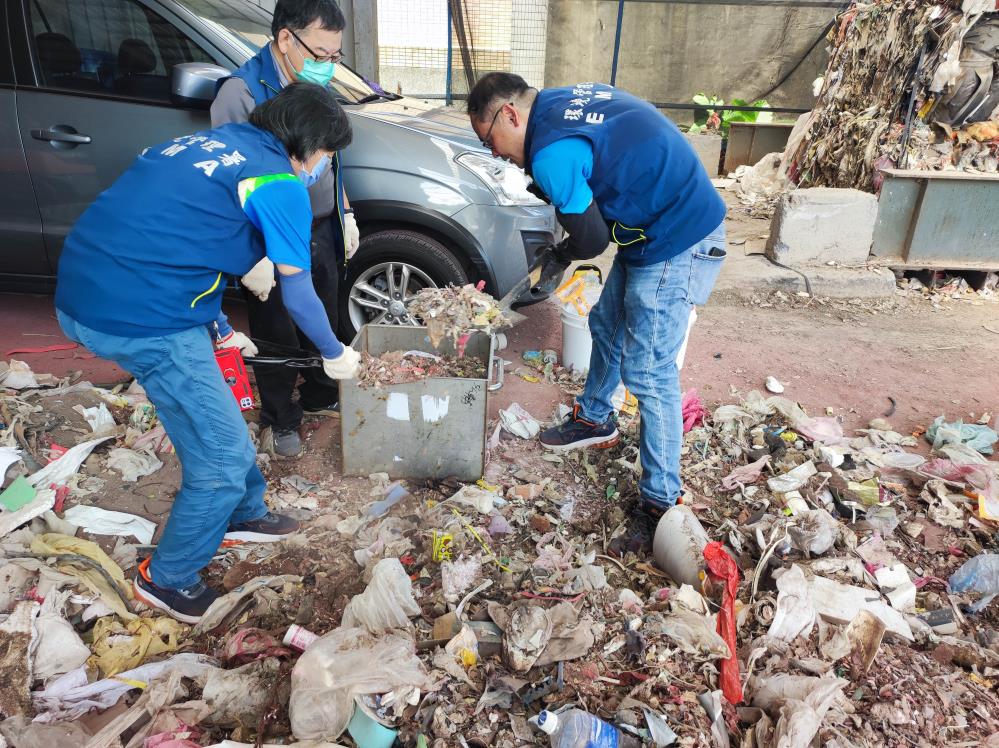 檢警環重拳出擊! 破獲廢棄物非法產業鏈 追繳犯罪所得破億元 19 %E6%98%8EO%E5%85%AC%E5%8F%B8%E9%9D%9E%E6%B3%95%E8%B2%AF%E5%AD%98%E5%BB%A2%E6%A3%84%E7%89%A9%E6%8E%A1%E6%A8%A3%E6%B8%AC%E5%AE%9A%E5%96%AE%E4%BD%8D%E5%AE%B9%E7%A9%8D%E9%87%8D%E5%AF%86%E5%BA%A6%EF%BC%88%E5%9C%96%EF%BC%9A%E7%92%B0%E5%A2%83%E9%83%A8%EF%BC%89