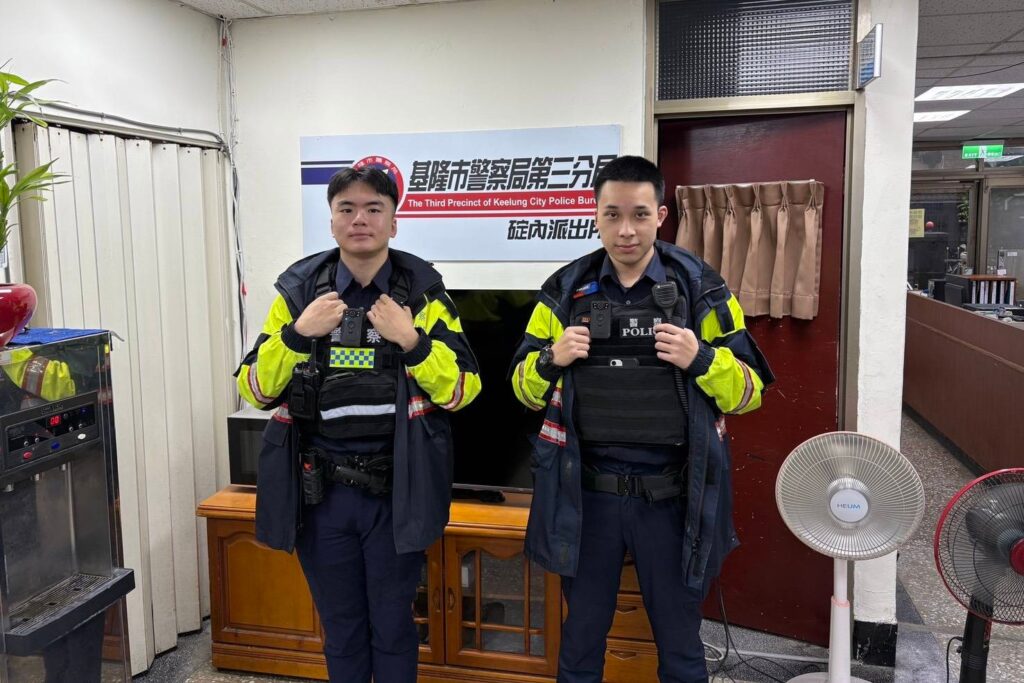 民眾失足墜落山谷警消救援送醫