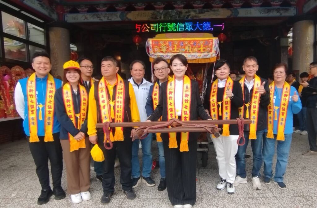 竹市七伍宮75週年建醮平安繞境起駕　地方政要扶轎、信眾虔誠恭送