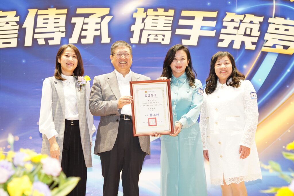 竹縣各級學校家長會長授證　楊文科：教育是「重中之重」，預算翻倍成長