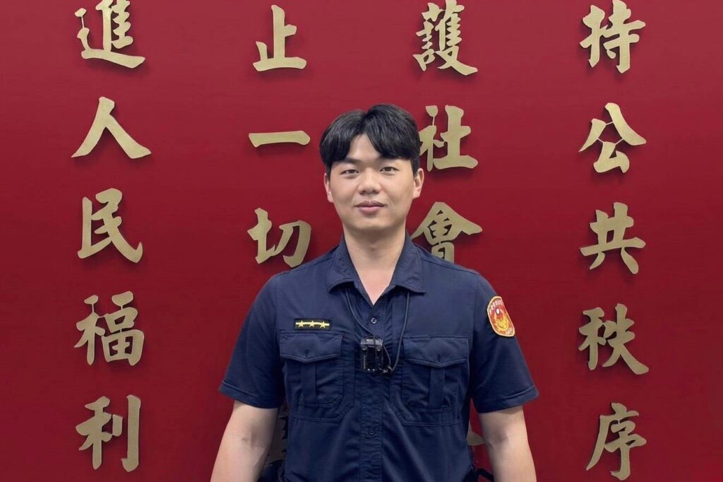 八旬老翁迷途街頭  中正一警眼明手快助父子平安重聚