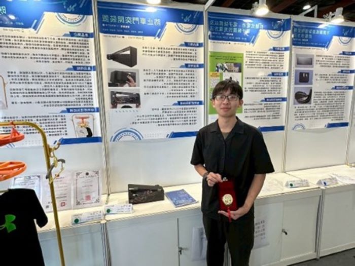 《圖說》龍華科大電子系蘇聖煌師生團隊作品《防突開車門》榮獲金牌，表現亮眼。〈龍華科大提供〉
