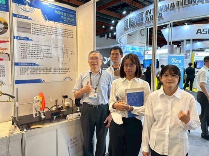 《圖說》企業管理系阮耀弘師生團隊研發之《熱熔堆疊列印用線材》獲銅牌肯定。〈龍華科大提供〉