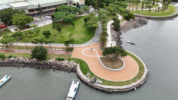 《圖說》淡水河五股蘆洲沿岸水環境整體改善計畫第二期--金石獎首獎，具有舒適眺景平台及文化節點。〈水利局提供〉